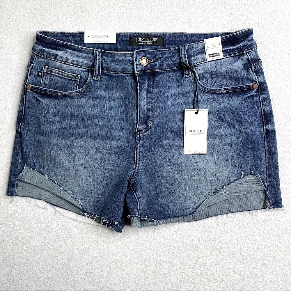 Judy Blue Los Angeles Mid-Rise Semi-Cuffed Raw Hem Denim Shorts Size (XL) - Picture 10 of 14
